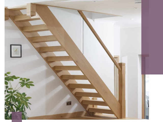 Изготовление деревянных лестниц под ключ в Феодосии для дома