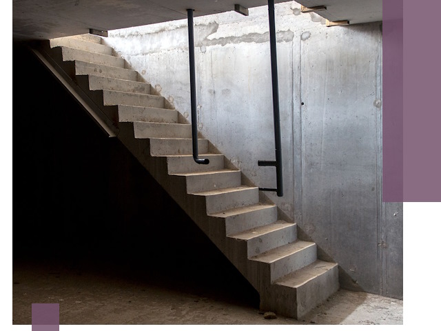 Изготовление и монтаж лестниц в подвале в Феодосии