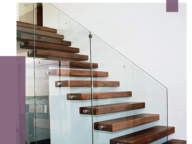 Стеклянные перила для лестницы в Феодосии от 14729 руб.