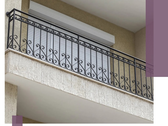 Балконные ограждения из металла и стекла в Феодосии для домов