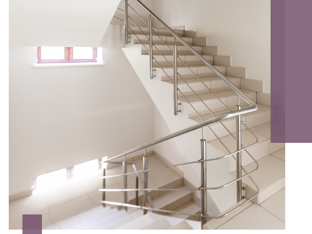 Установка и замена перил в подъезде в Феодосии