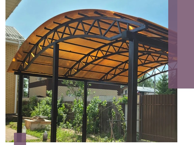 Изготовление навесов под ключ в Феодосии из качественных материалов