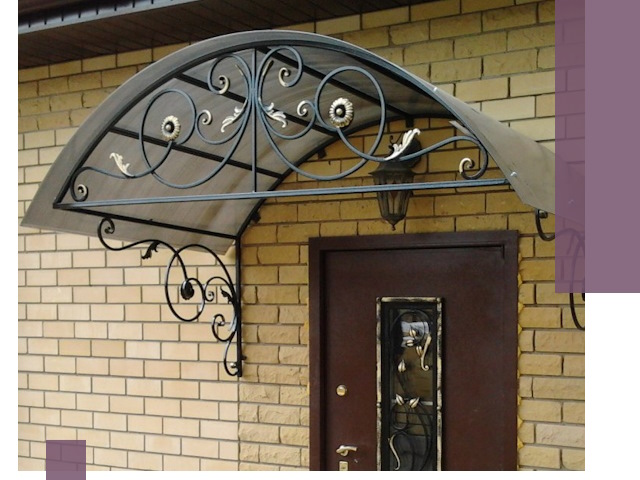 Изготовление козырьков из металла под ключ в Феодосии