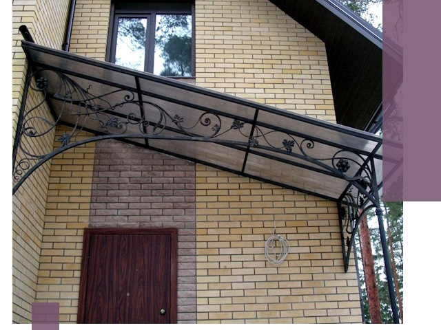 Односкатные козырьки из металла под ключ в Феодосии