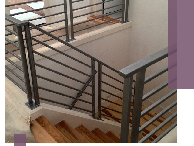 Изготовление поручней из металла и дерева в Феодосии